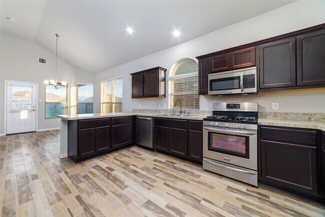 Building Photo - 5138 Royal Jasmine Pl