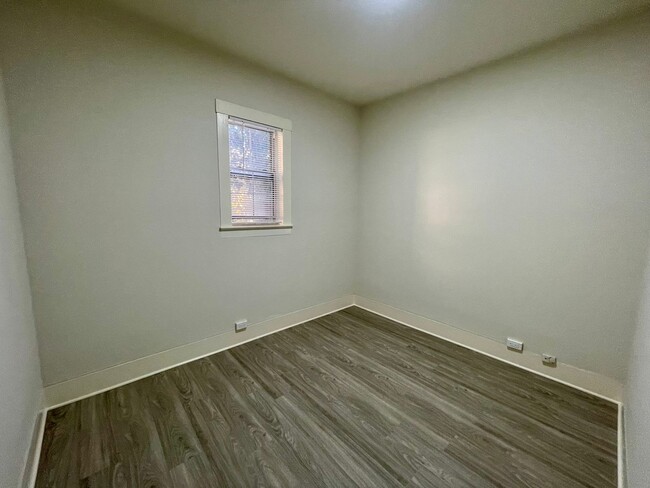 Building Photo - Ground floor Nob Hill 3BR + Office | Avail...