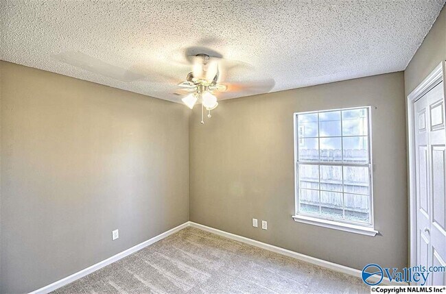Building Photo - 105 Grey Fawn Trail