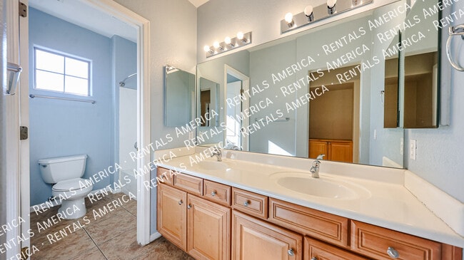 Building Photo - 13601 W Cypress St