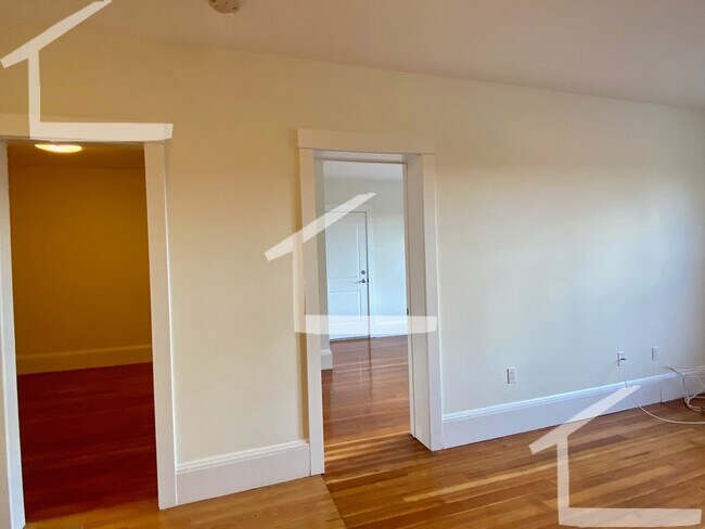 Building Photo - Nicely Renovated 2BR/1Bath in Brookline!