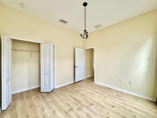 Building Photo - 3989 Windcrest Dr