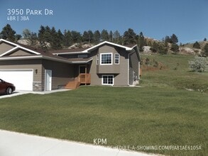 Building Photo - 3950 Park Dr