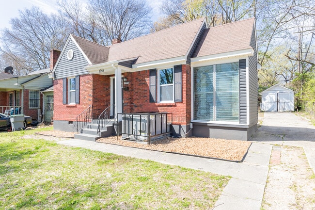 Building Photo - 1055 University St