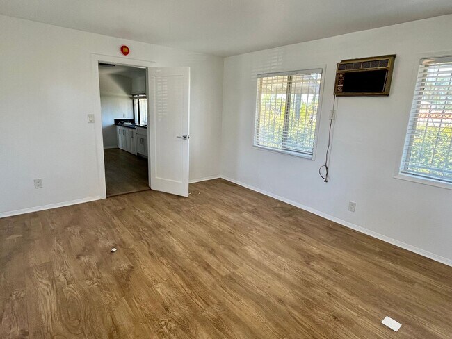 Building Photo - 3 Bedrooms 1 Bath Apt. in Kensington