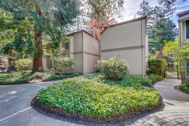 Building Photo - 505 Cypress Point Dr