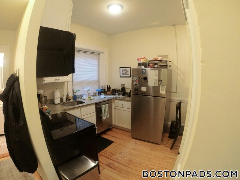 Building Photo - 1463 Beacon St