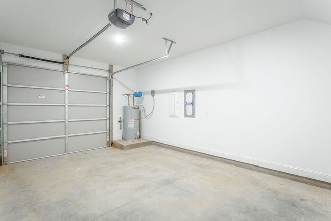 Building Photo - 2316 E 18th St Pl