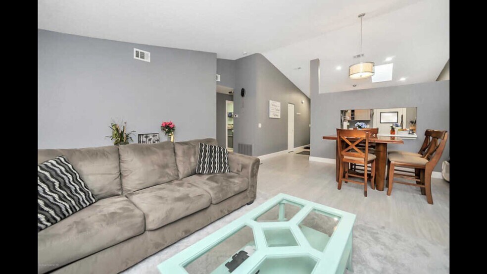 Building Photo - 3687 Driftwood Dr