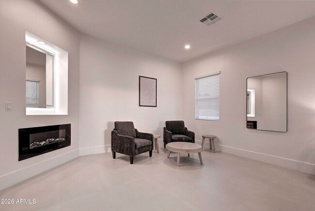 Building Photo - 6401 E Larkspur Dr