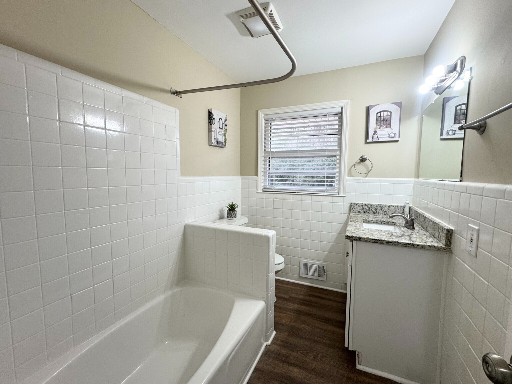 Building Photo - Room in House on Union Rd SW