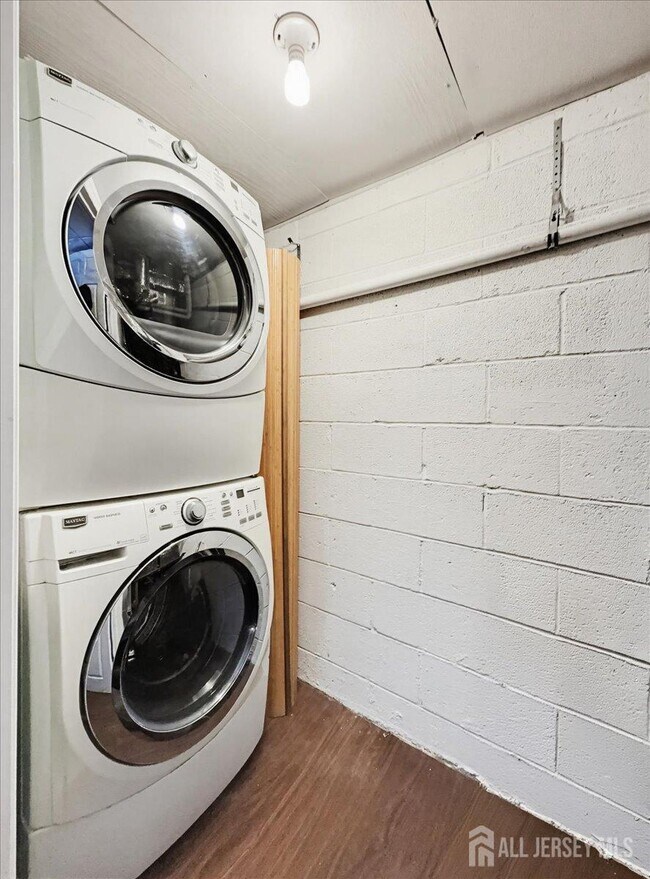 Building Photo - 37 Jersey Ave