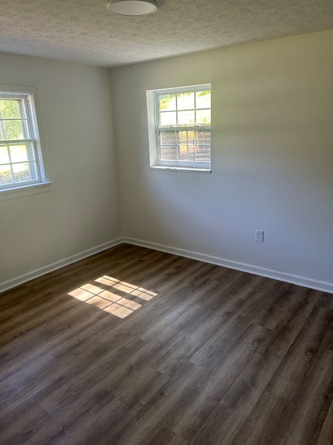 Building Photo - 1103 Ashbourne Dr