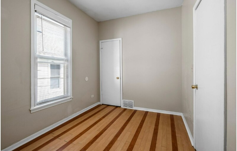 Building Photo - 7353 S Kenwood Ave