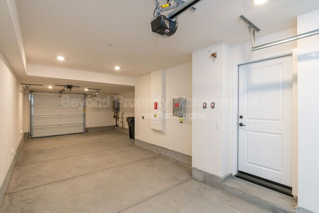 Building Photo - 2126 Senita Dr