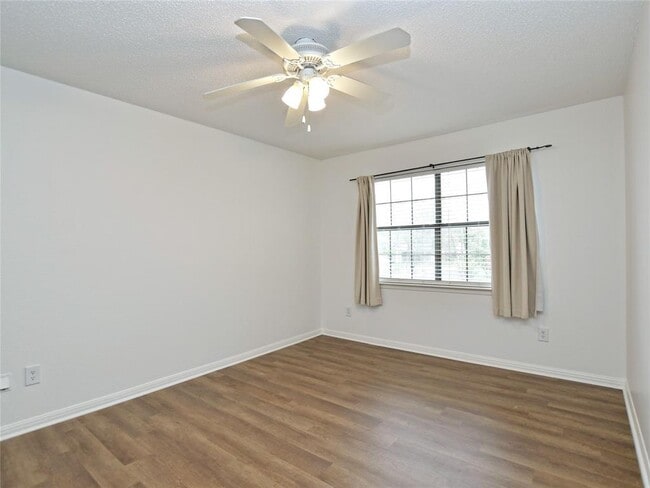 Building Photo - 3800 Palomar Ln