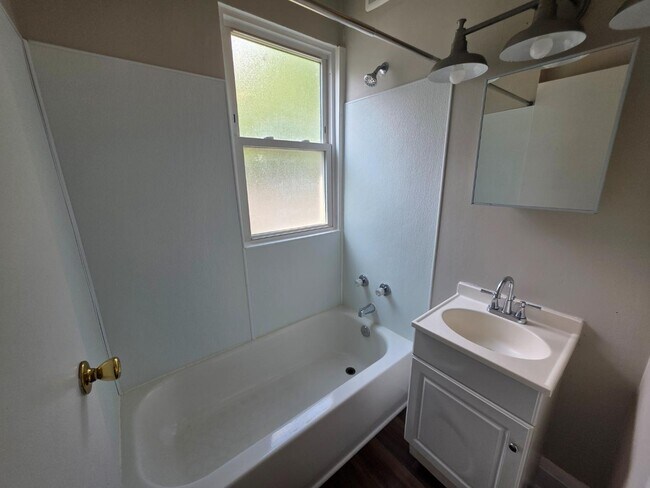 Building Photo - 126 Dawes Ave