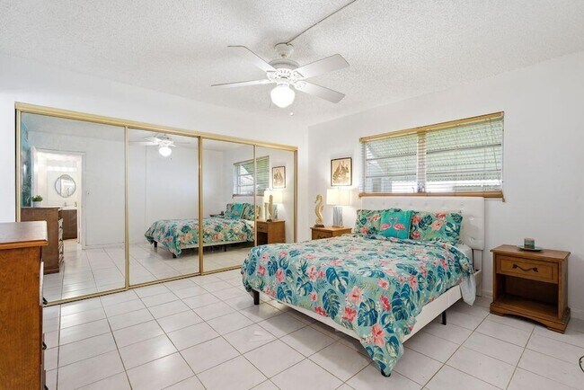 Building Photo - 1401 N 12th Ct