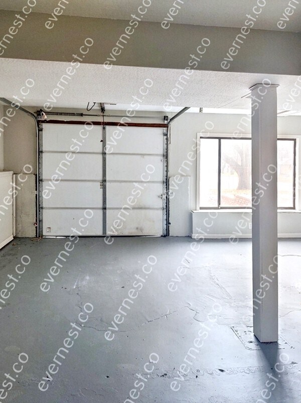 Building Photo - 210 Brookview Dr