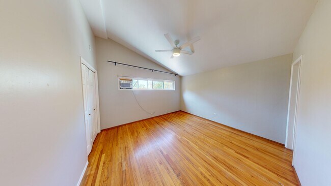 Building Photo - 5311 Saxon St