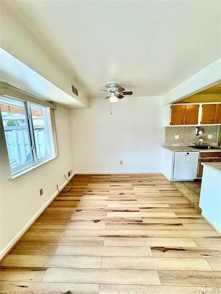 Building Photo - 15568 Dupage Blvd