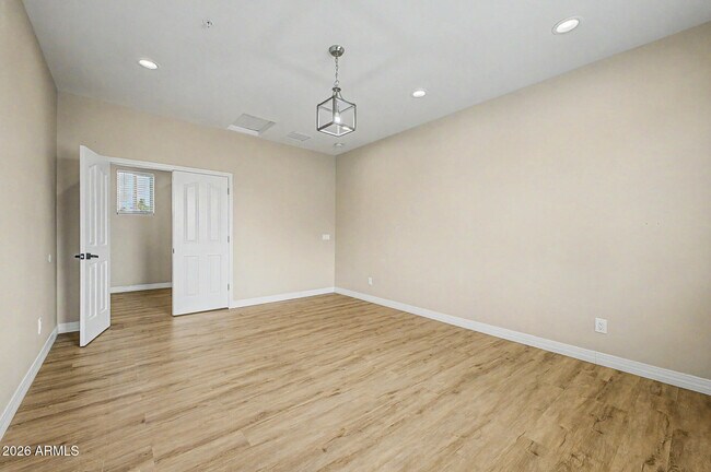 Building Photo - 2311 E Colter St