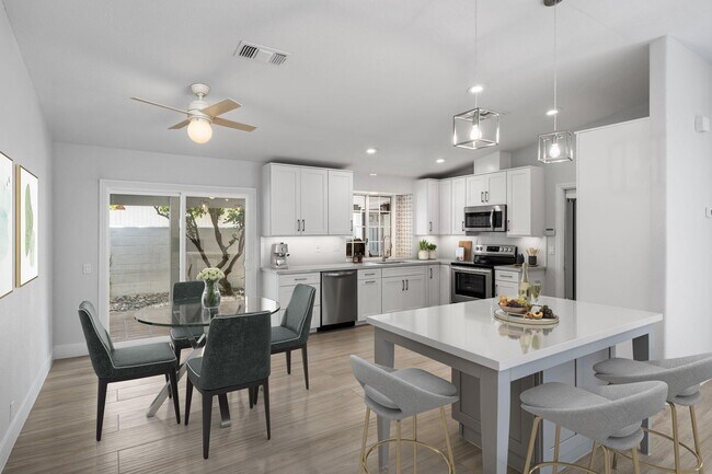 Building Photo - 54140 Avenida Mendoza
