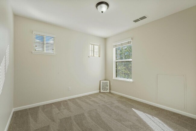 Building Photo - 356 S Paraiso Way