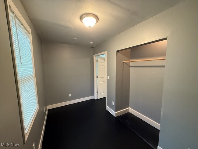Building Photo - 3152 W 46th St