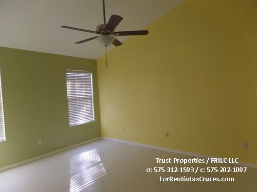 Building Photo - 5499 Cll De Rosas