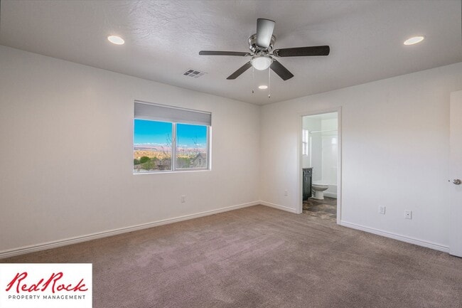 Building Photo - End Unit Fossil Hills Townhome with 3 Beds and 2.5 Baths