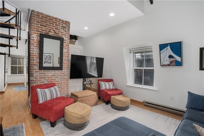 Building Photo - 35 Pelham St