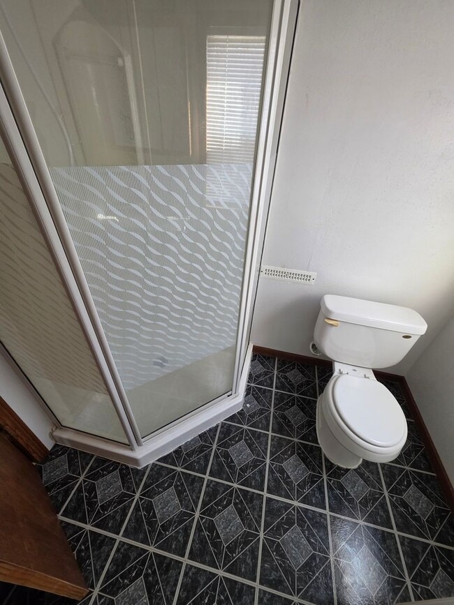 Building Photo - 3 Bed | 2 Bath | 2 Car Garage | Fully Fenced Yard