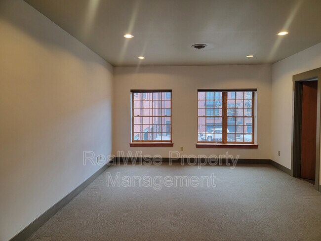 Building Photo - 16 SW Wall St