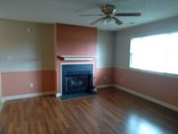 Building Photo - Cute 3 bedroom, 2 bath house with garage a...