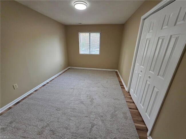 Building Photo - 4003 Governors Square