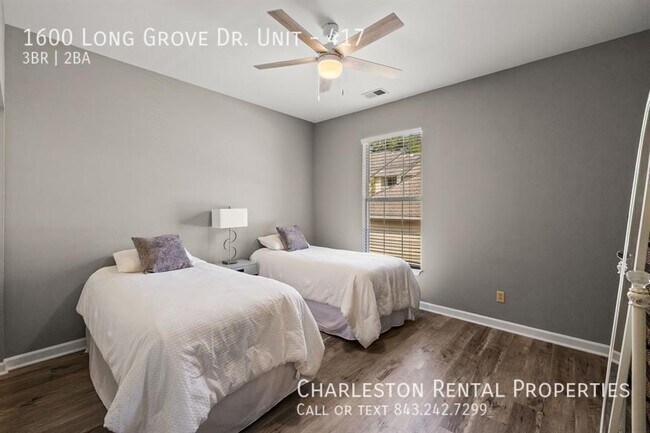 Building Photo - 1600 Long Grove Dr