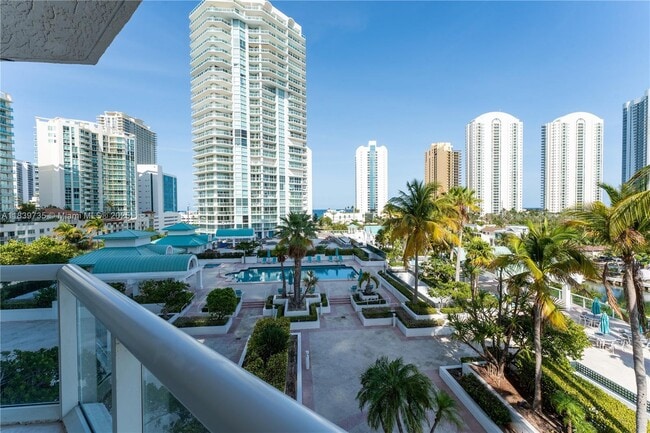Building Photo - 16500 Collins Ave