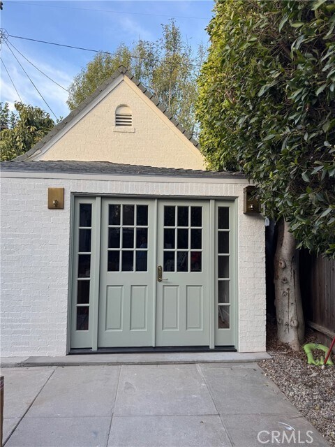 Building Photo - 2421 Heliotrope Dr