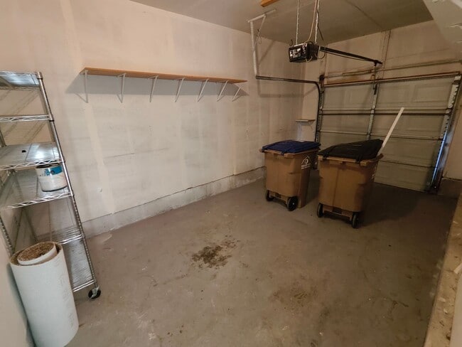 Building Photo - Spectacular 3-Bedroom Draper Townhouse with Garage