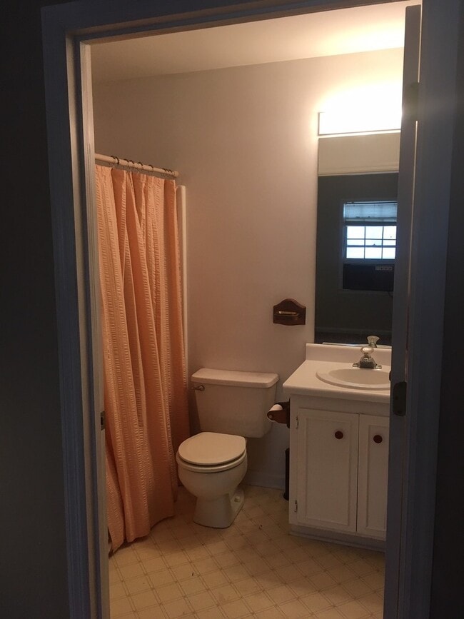 Building Photo - 520 W Hancock St