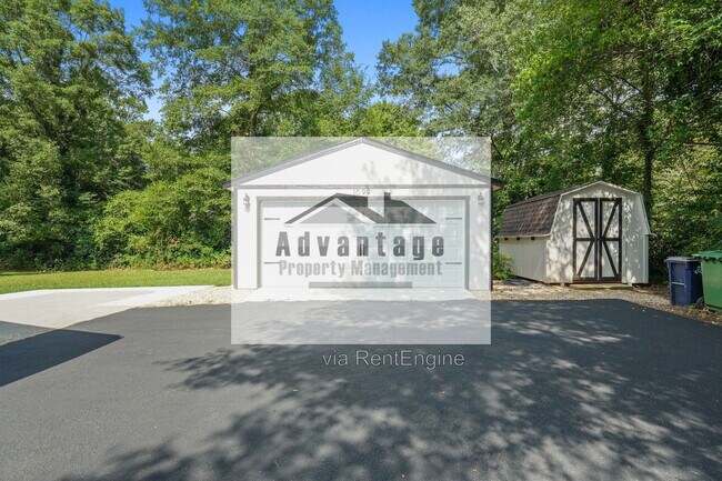 Building Photo - 1099 Pine Valley Rd