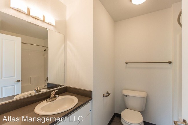 Building Photo - 4975 NE 14th Pl