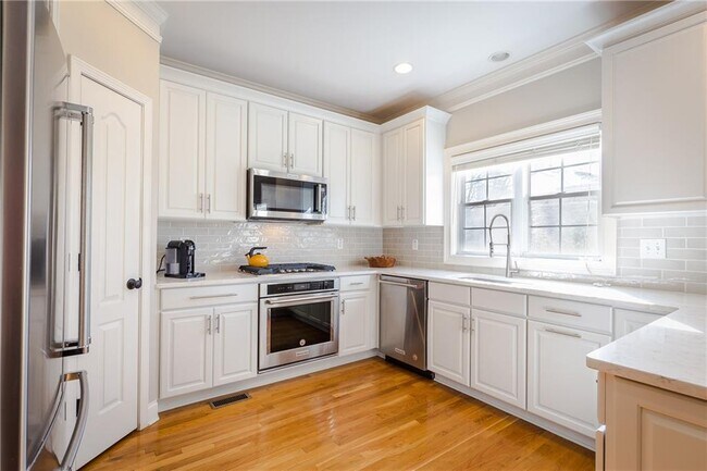 Building Photo - 2556 Oglethorpe Cir NE
