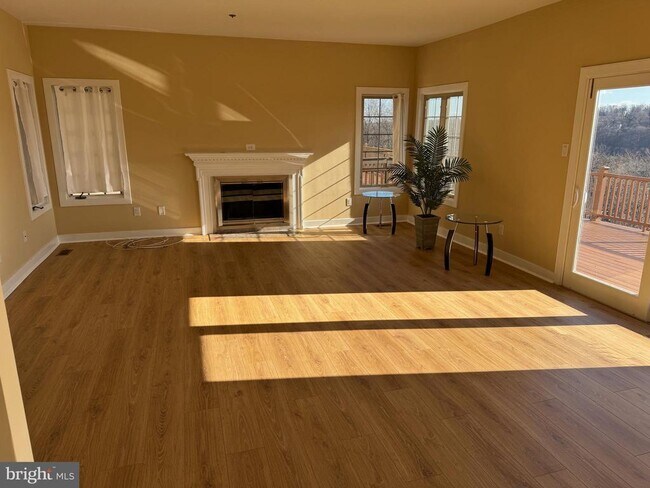 Building Photo - 327 Overlook Ln