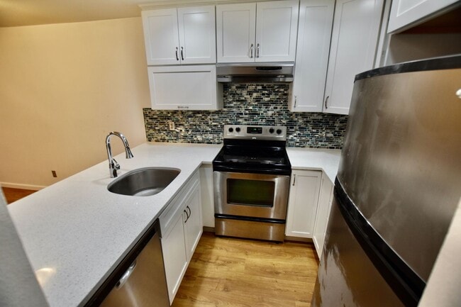 Building Photo - Capitol Hill 1 Bedroom - Fantastic Location!