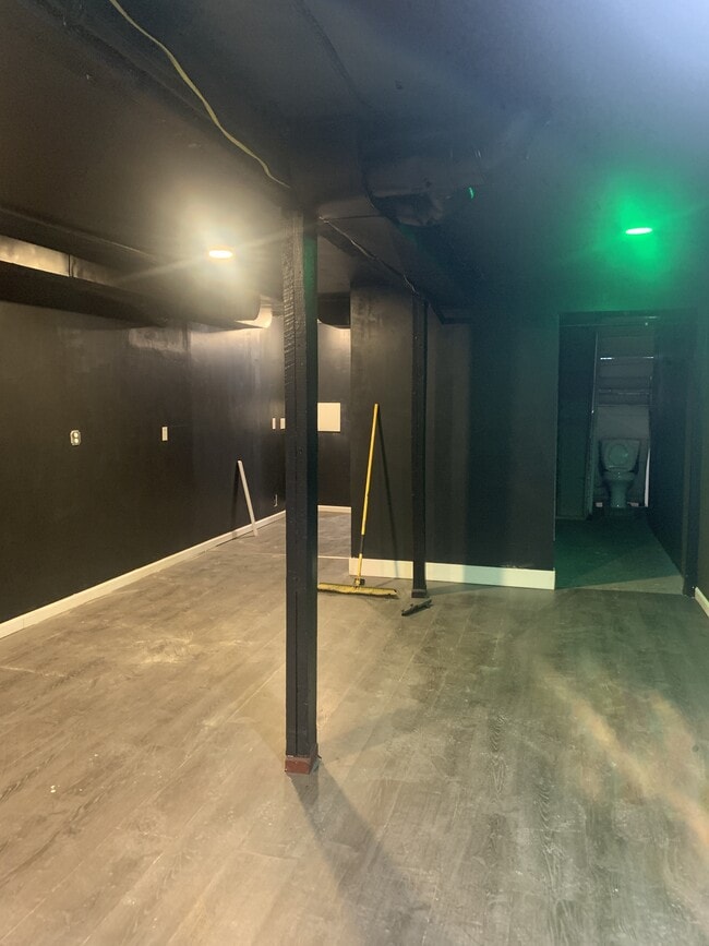 Building Photo - 525 Sunnyside Ave