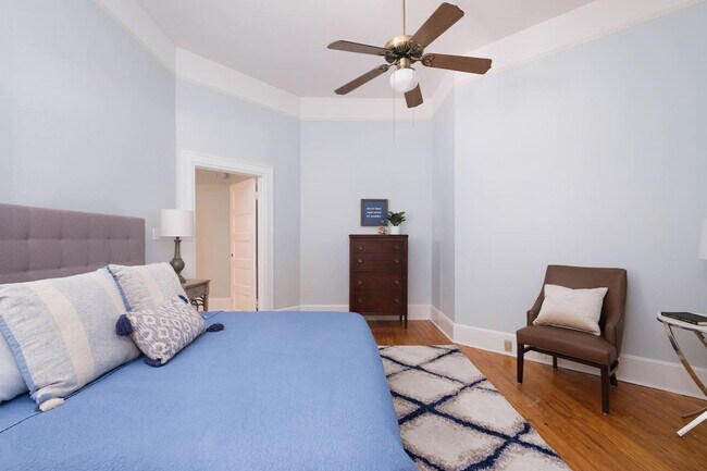 Building Photo - 240 SW 3rd St