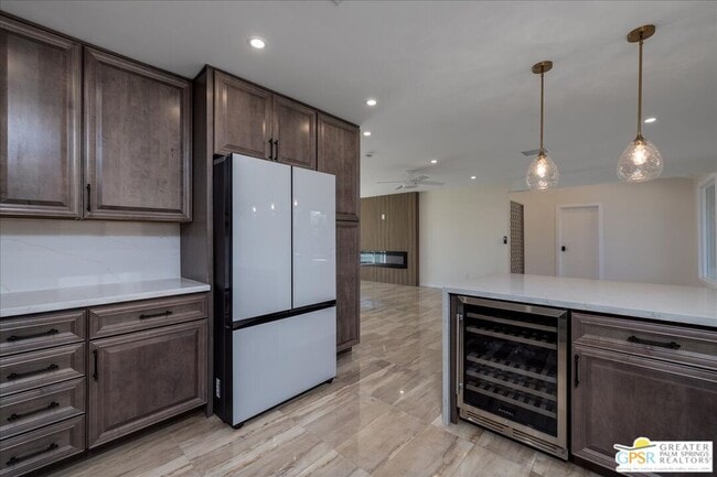 Building Photo - 372 E Molino Rd