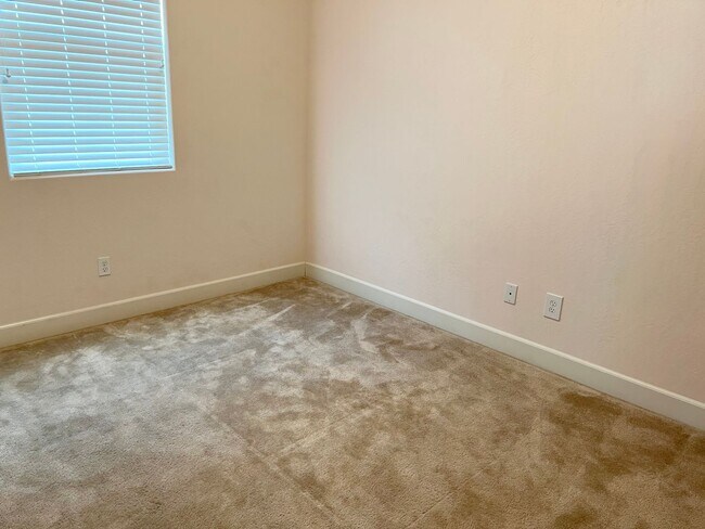 Building Photo - 3 Bedroom / 2.5 Bath In Tanglewood Gated Community